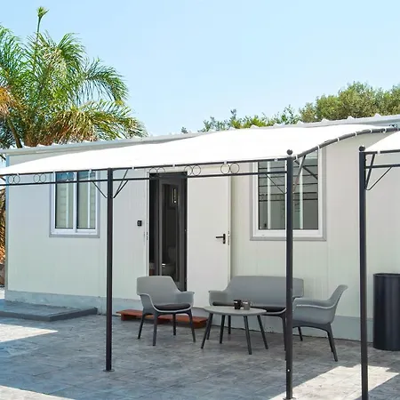 The Harbour Private Cabins And * Protaras