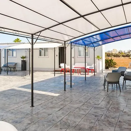 The Harbour Private Cabins And * Protaras
