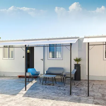 The Harbour Private Cabins And *