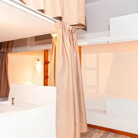Hostal The Harbour Private Cabins And