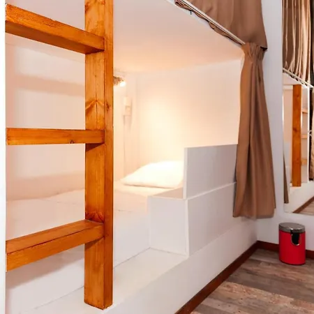 The Harbour Private Cabins And * Protaras