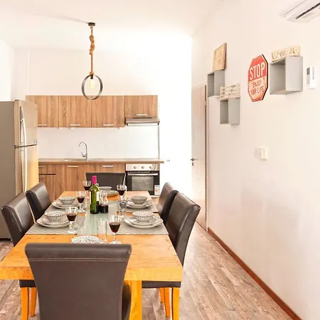 Hostel The Harbour Private Cabins And Protaras