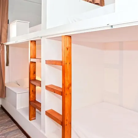 Hostel The Harbour Private Cabins And Protaras
